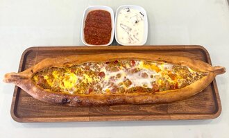 Kuşbaşılı Yumurtalı Pide görseli