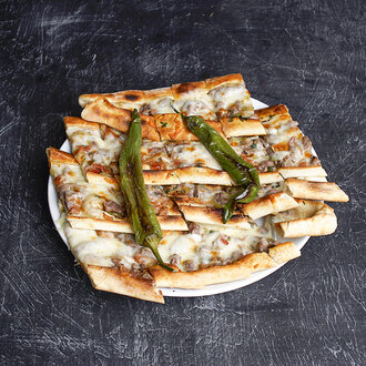 Kuşbaşılı Kaşarlı Pide görseli