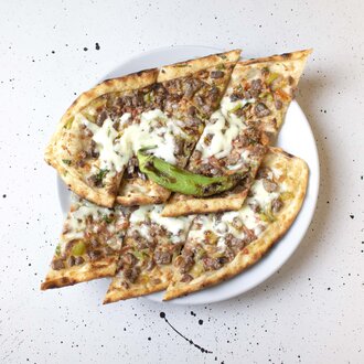 Kuşbaşılı Kaşarlı Pide görseli