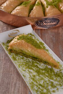Fıstıklı Havuç Dilim Baklava (Adet) görseli