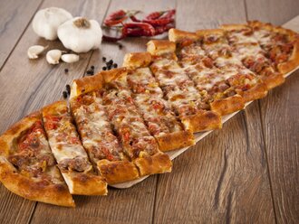 Kuşbaşılı Kaşarlı Pide görseli