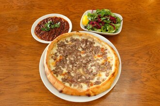 Kavurmalı Kaşarlı Karadeniz Pidesi (Yuvarlak) (1,5 Porsiyon) görseli