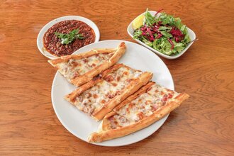 Kıymalı Kaşarlı Pide görseli