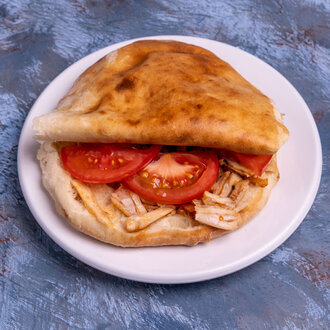 Tombik Ekmek Arası Tavuk Döner görseli