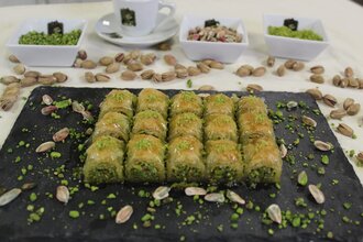 Fıstıklı Özel Baklava (8 Adet) görseli