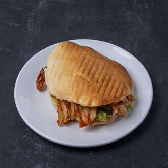 Tombik Ekmek Arası Tavuk Döner görseli