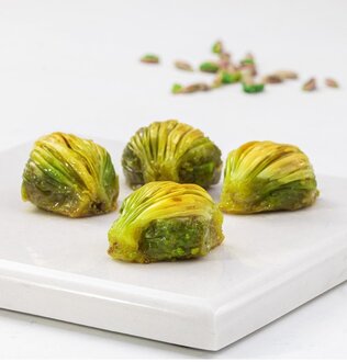 Fıstıklı Midye Baklava (1 Kg.) görseli