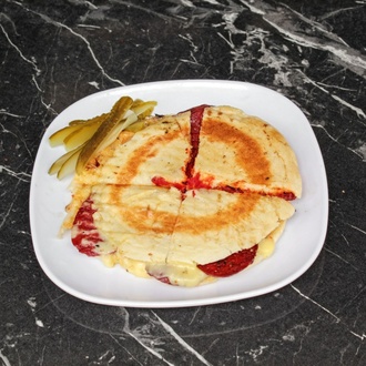 Sucuklu & Kaşarlı Bazlama Tost görseli
