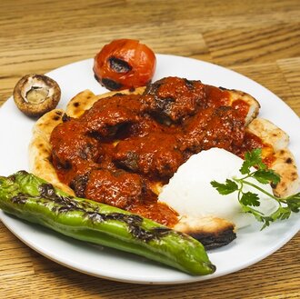 Yoğurtlu Soslu Köfte görseli