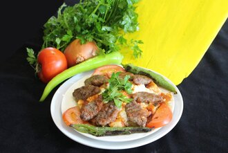 Yoğurtlu Köfte görseli