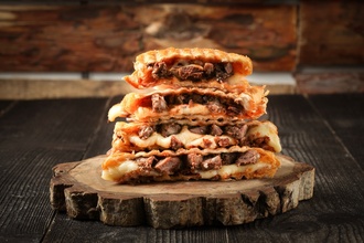 Kavurmalı Kaşarlı Tost görseli