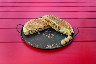 Kavurmalı Bazlama Tost görseli