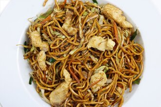 Tavuklu Hakka Erişte görseli