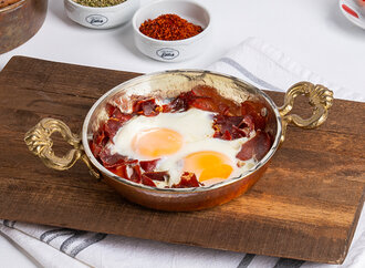 Sahanda Pastırmalı Yumurta görseli