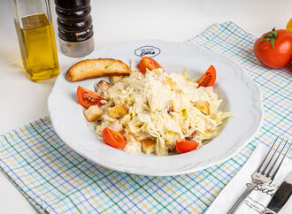 Tavuklu Sezar Salata görseli