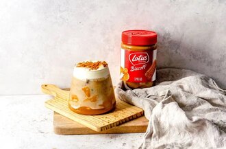 Iced Lotus Biscoff Latte (Lotus Kremalı Buzlu Latte) görseli