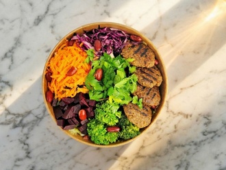 Vegan Köfteli Salata görseli