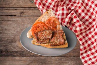 Yarım Sucuk Ekmek görseli