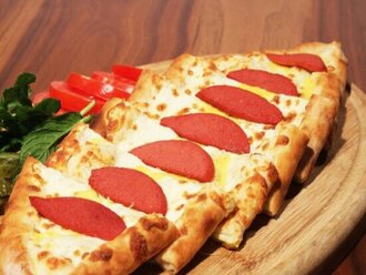 Sucuklu Kaşarlı Pide görseli