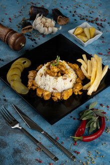 Pilav Üstü Köri Soslu Tavuk Menü görseli