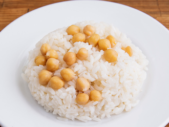 Tereyağlı Ve Taze Tavuk Suyundan Nohutlu Pilav görseli