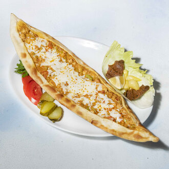 Tavuklu Kaşarlı Pide görseli