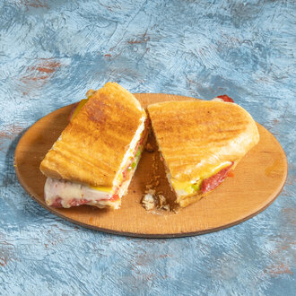 Kavurmalı Kaşarlı Sebzeli Tost görseli