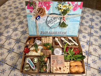 Annelerimize Özel Serpme Kahvaltı Kutusu görseli