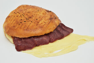 Dilli Kaşarlı Tombik Pide Tost görseli