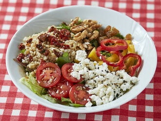 Buğdaylı Tulum Peynirli Salata görseli