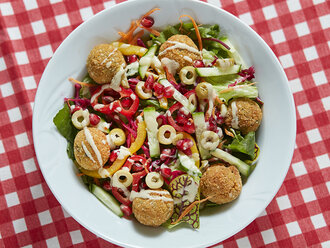 Falafelli Salata görseli