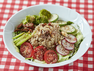 Kinoalı Salata görseli