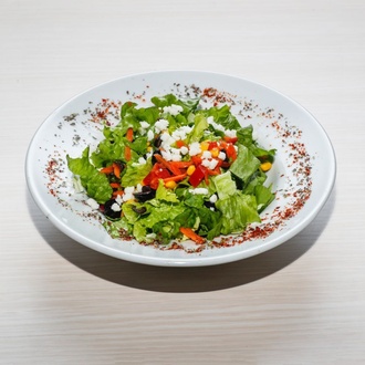 Beyaz Peynirli Akdeniz Salata görseli