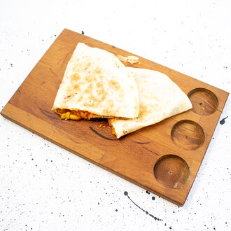 Classic Cheesy Beef Quesadilla görseli