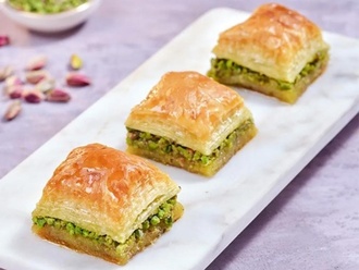 Fıstıklı Kare Baklava (1 Kg) görseli