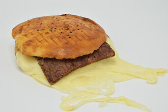 Kaşarlı & Kavurmalı Tombik Pide Tost görseli