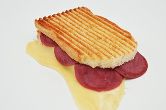 Salamlı & Kaşarlı Tost görseli