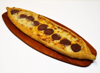 Kaşarlı Sucuklu Pide görseli