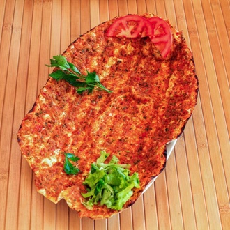 Sarımsaklı Antep Lahmacun görseli