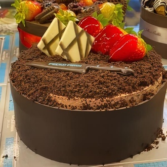 Çikolatalı Çilekli Pasta (4 Kişilik) görseli