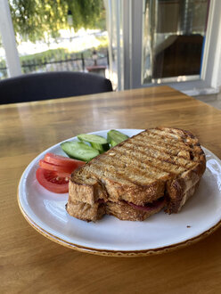 Ekşi Mayalı Ekmek Tost görseli
