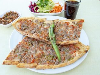 Kuşbaşılı Pide görseli