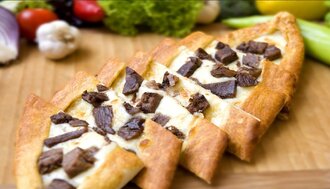 Kavurmalı Kaşarlı Pide görseli