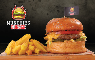 Cheesy Munchies Burger görseli