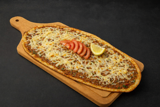 Kaşarlı Lahmacun görseli