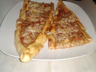 Kuşbaşı Kaşarlı Pide görseli