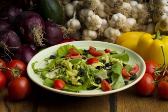 Avokado Soslu Salata görseli