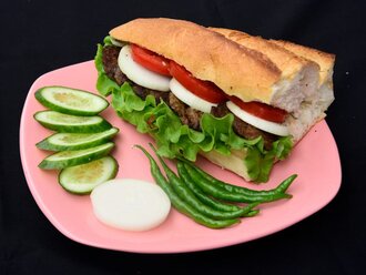 Yarım Ekmek Arası Köfte görseli