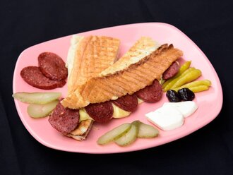 Yarım Ekmek Arası Karışık Tost görseli