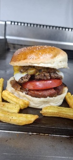 Mex Sucuklu Burger görseli